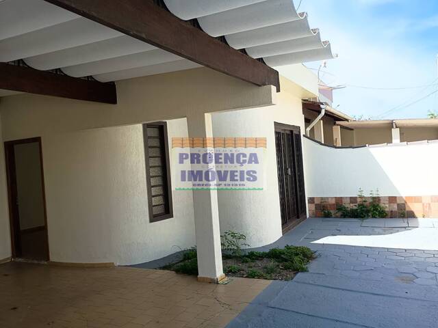 #369 - Casa para Locação em Guaratinguetá - SP - 2